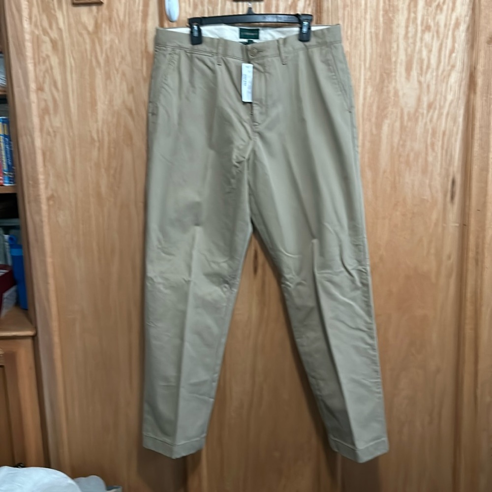 J Crew men’s khaki pants. W-34/L-32. NWT.

[202]